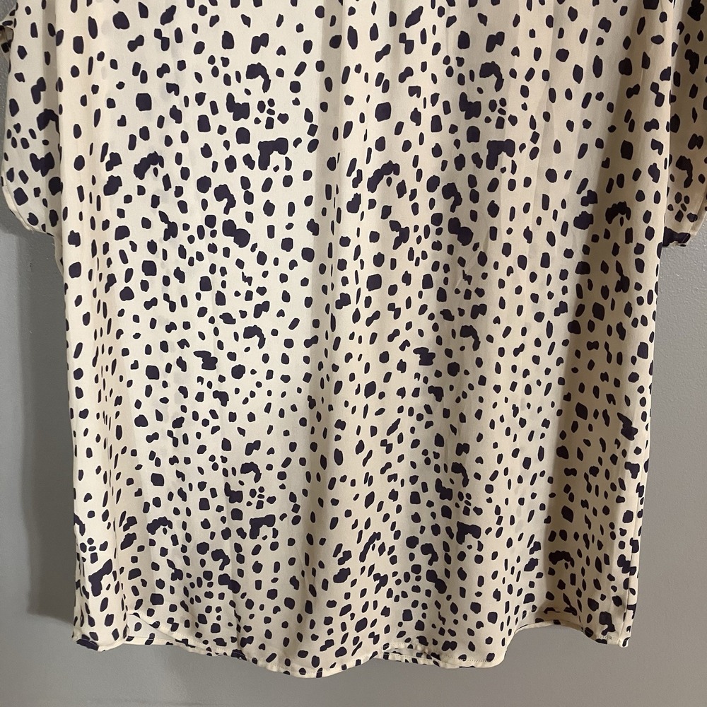 Cabi Meow Top #4343 Off White Blue Purple Print Blouse Size M Spotted - Picture 8 of 11